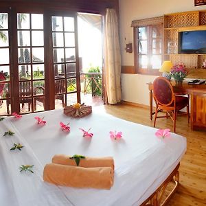 Bungalow Beach Front Minibar Room